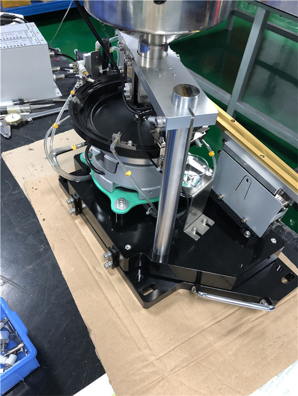 振動(dòng)盤(pán)送料整機(jī) (7)